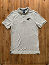 Load image into Gallery viewer, NIKE Size S Short Sleeve Polo Shirt in Grey Men&#39;s OCT186