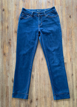 Load image into Gallery viewer, LEVI&#39;S Size W28 Classic Rise Bold Curve Slim Denim Blue Jeans Women&#39;s OCT42