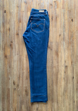 將圖片載入圖庫檢視器 LEVI&#39;S Size W28 Classic Rise Bold Curve Slim Denim Blue Jeans Women&#39;s OCT42