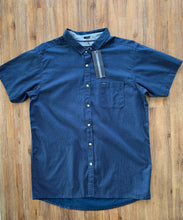 將圖片載入圖庫檢視器 O&#39;NEIL Size L New S/S Button Shirt in Navy Blue Men&#39;s