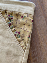 Load image into Gallery viewer, VINTAGE Size W30 Vintage Flower Shorts in Beige Women&#39;s NOV32