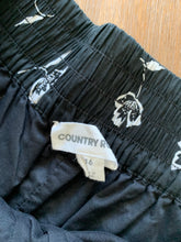 Load image into Gallery viewer, Country Road Floral  Shorts in Black Womens ⏐ Size S